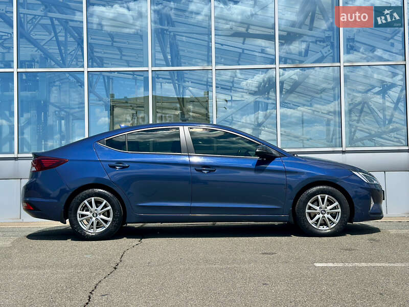 Седан Hyundai Elantra 2019 в Киеве