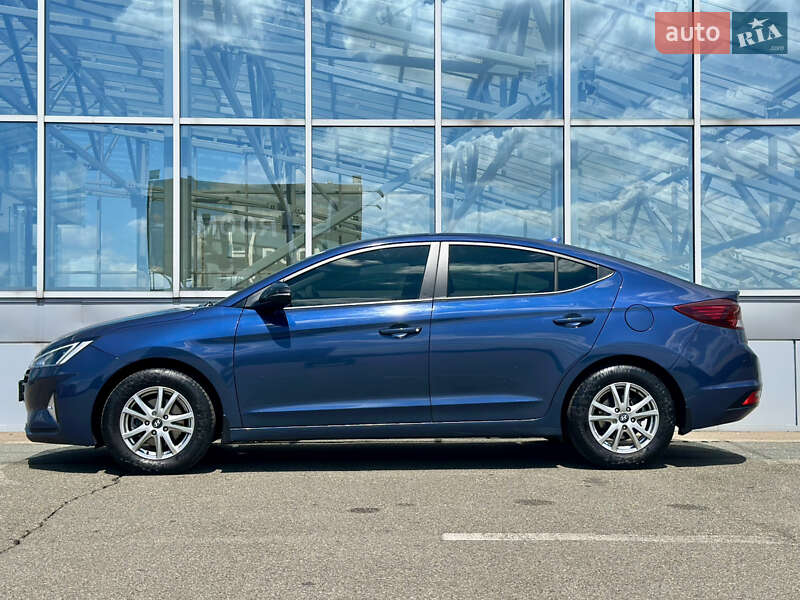 Седан Hyundai Elantra 2019 в Киеве