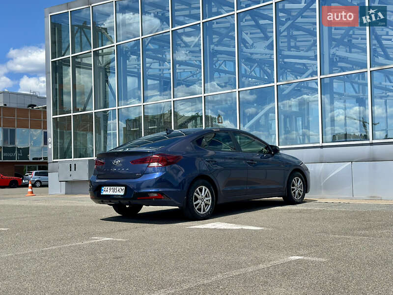Седан Hyundai Elantra 2019 в Киеве