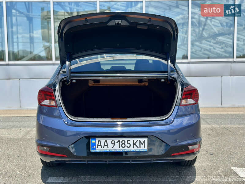 Седан Hyundai Elantra 2019 в Киеве