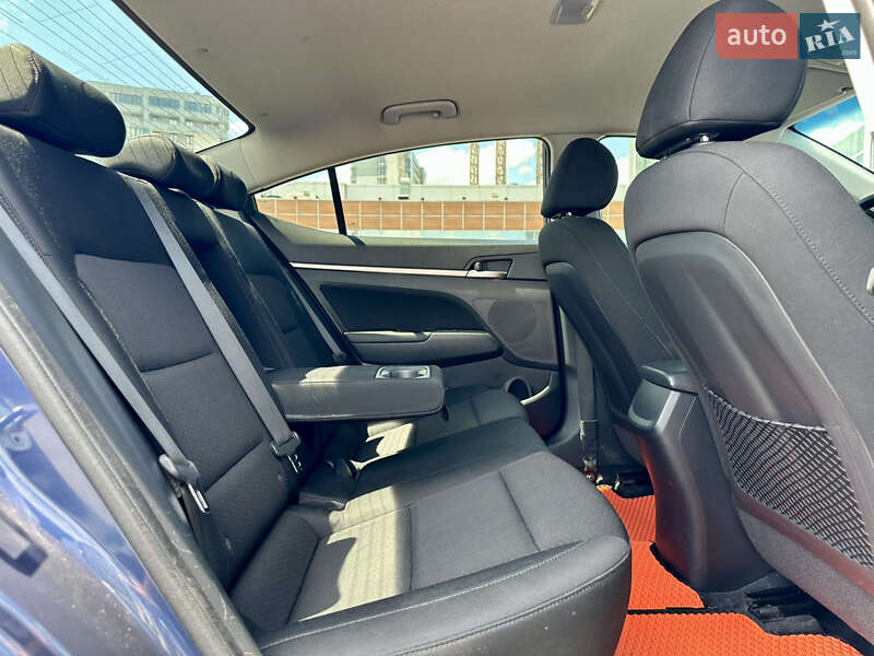 Седан Hyundai Elantra 2019 в Киеве