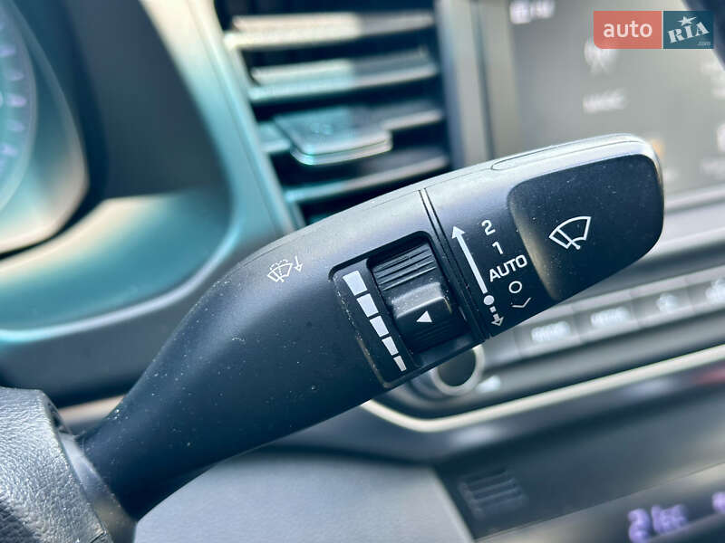 Седан Hyundai Elantra 2019 в Киеве