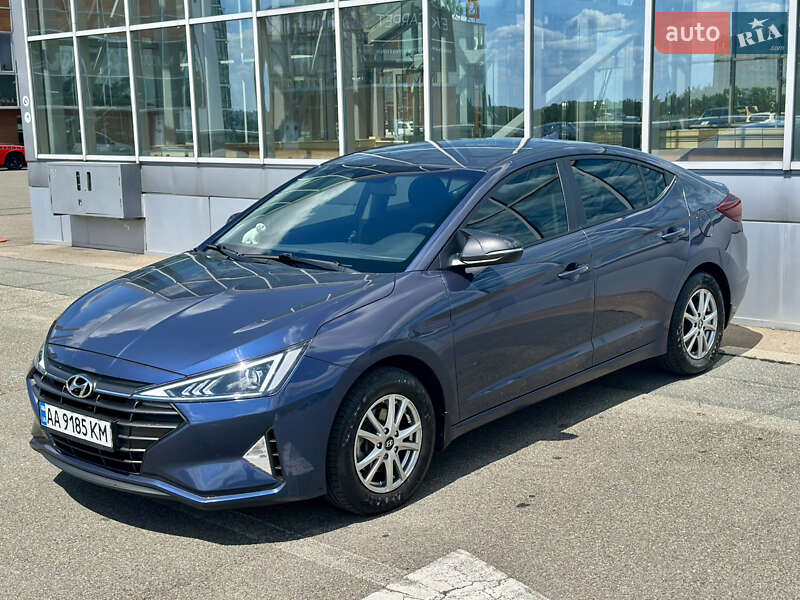 Седан Hyundai Elantra 2019 в Киеве
