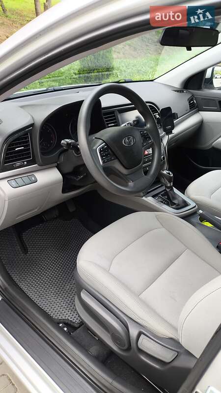 Седан Hyundai Elantra 2016 в Хмельницком