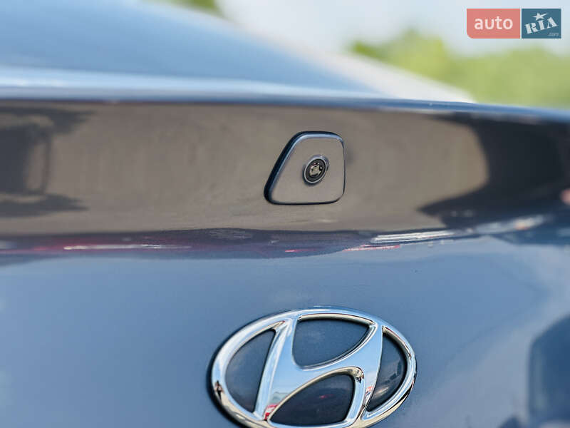 Седан Hyundai Elantra 2019 в Харькове