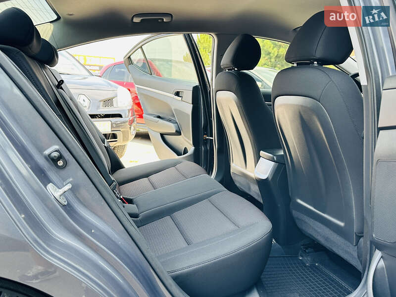 Седан Hyundai Elantra 2019 в Харькове