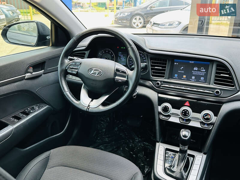 Седан Hyundai Elantra 2019 в Харькове