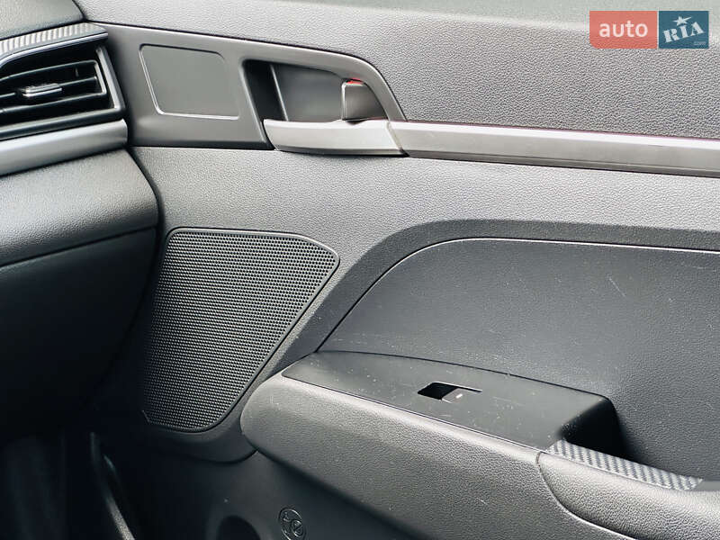 Седан Hyundai Elantra 2019 в Харькове