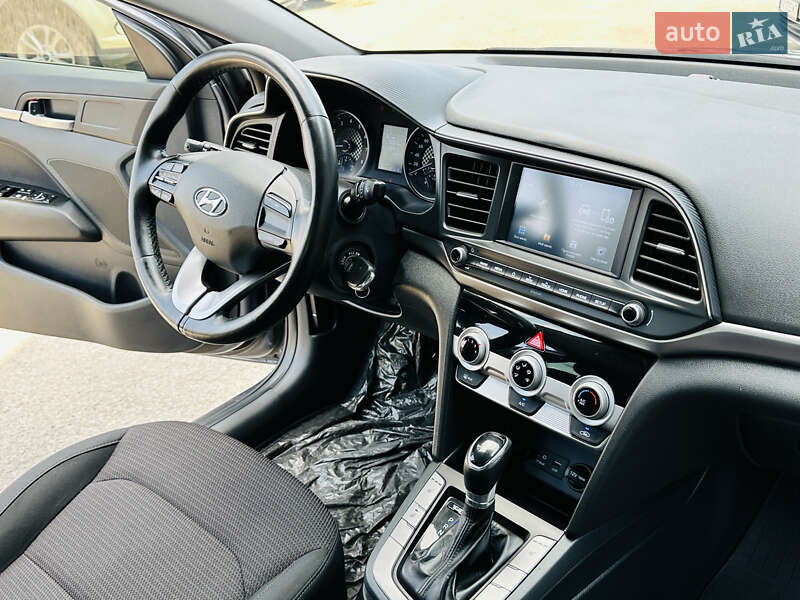 Седан Hyundai Elantra 2019 в Харькове