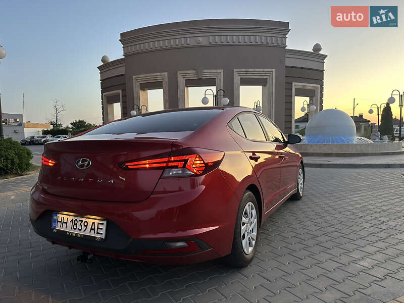 Седан Hyundai Elantra 2019 в Одессе