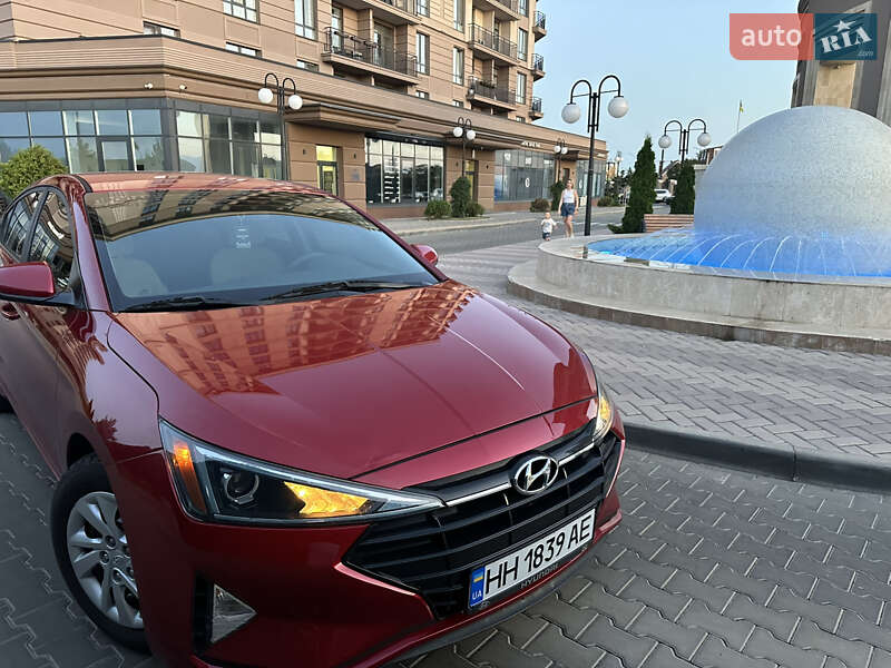 Седан Hyundai Elantra 2019 в Одессе