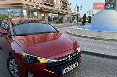Седан Hyundai Elantra 2019 в 