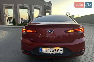 Седан Hyundai Elantra 2019 в 