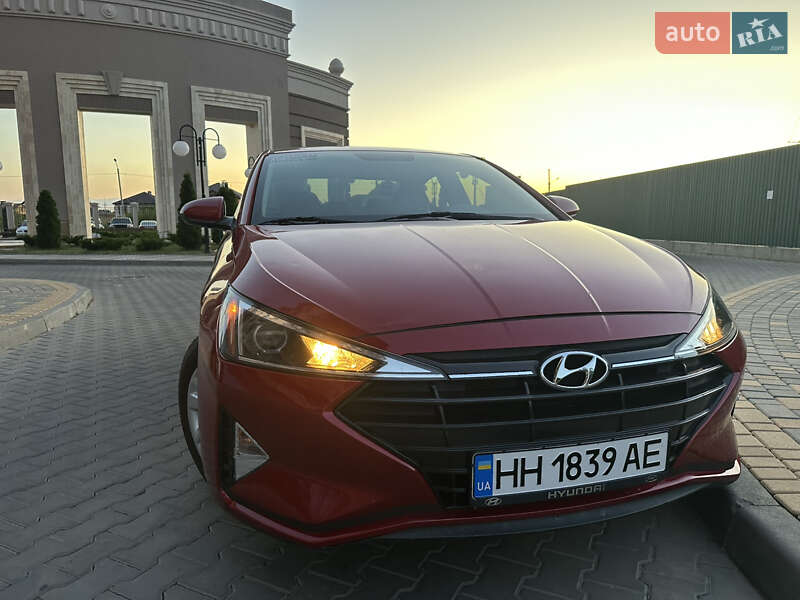 Седан Hyundai Elantra 2019 в Одессе