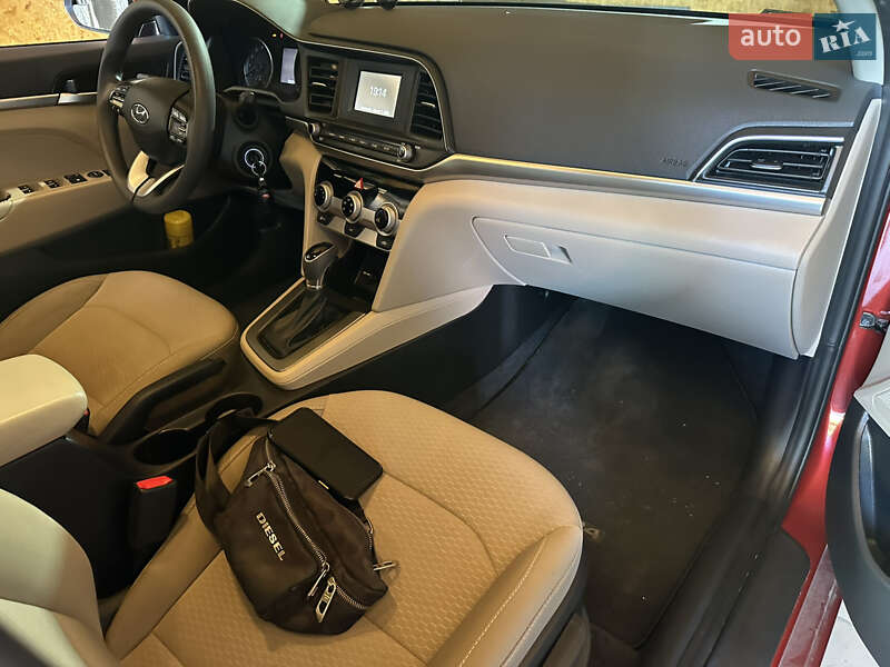 Седан Hyundai Elantra 2019 в Одессе