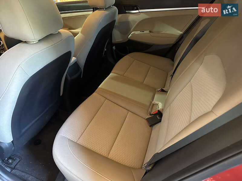 Седан Hyundai Elantra 2019 в Одессе