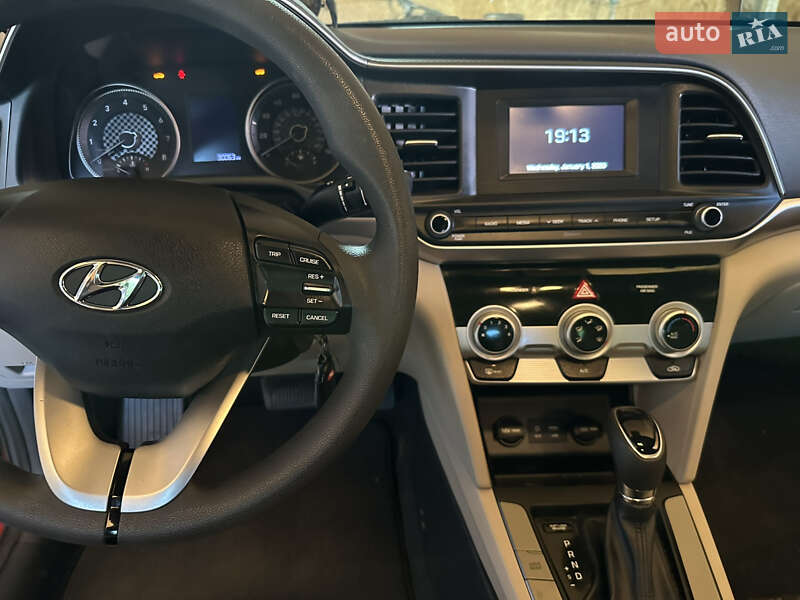 Седан Hyundai Elantra 2019 в Одессе