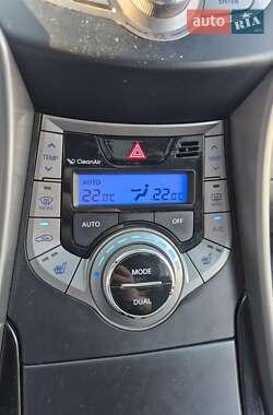 Седан Hyundai Elantra 2013 в 