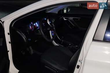 Седан Hyundai Elantra 2013 в 