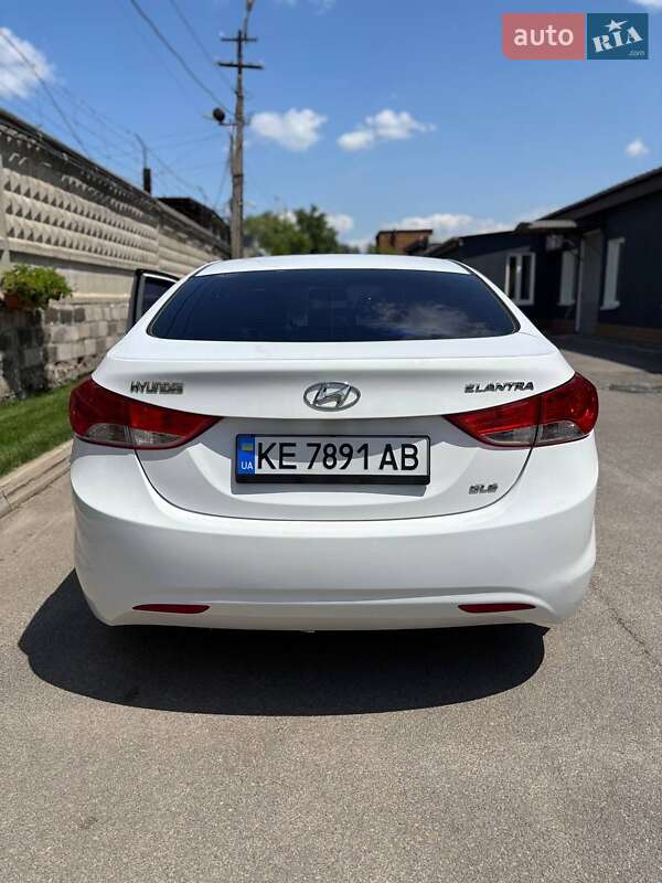 Седан Hyundai Elantra 2013 в Днепре