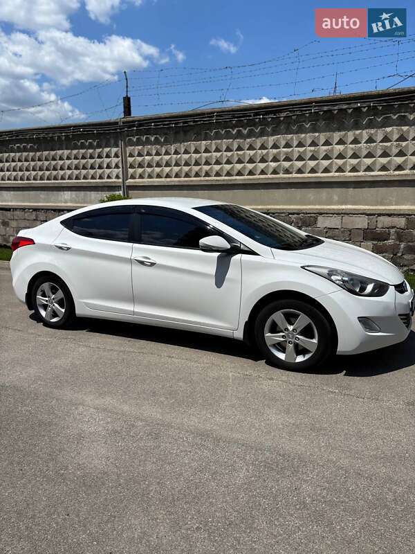 Седан Hyundai Elantra 2013 в Днепре