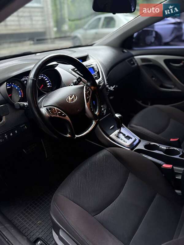 Седан Hyundai Elantra 2013 в Днепре