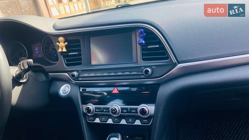 Седан Hyundai Elantra 2018 в Черкассах