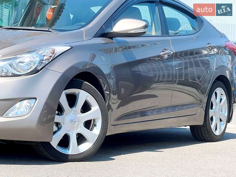 Седан Hyundai Elantra 2013 в Киеве