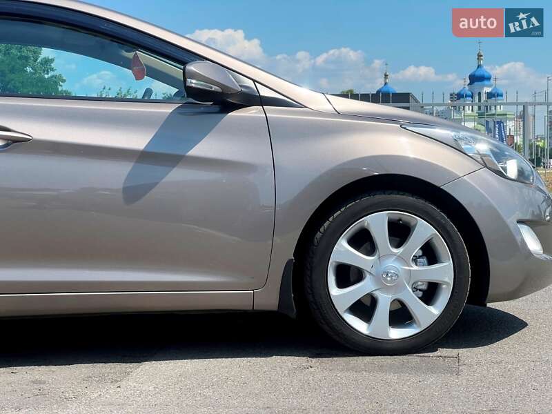 Седан Hyundai Elantra 2013 в Киеве