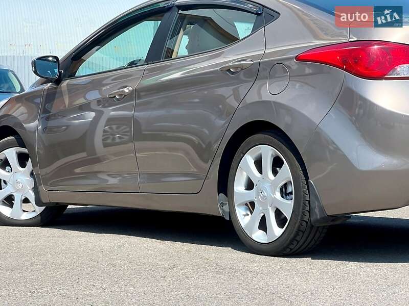 Седан Hyundai Elantra 2013 в Киеве