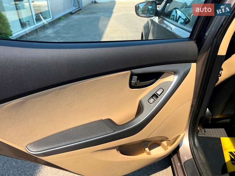 Седан Hyundai Elantra 2013 в Киеве