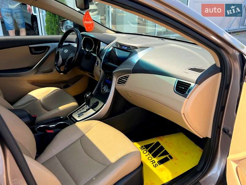 Седан Hyundai Elantra 2013 в Киеве