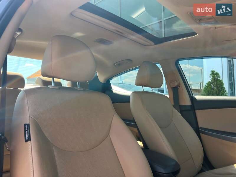 Седан Hyundai Elantra 2013 в Киеве
