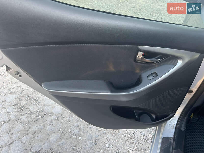 Седан Hyundai Elantra 2012 в Николаеве