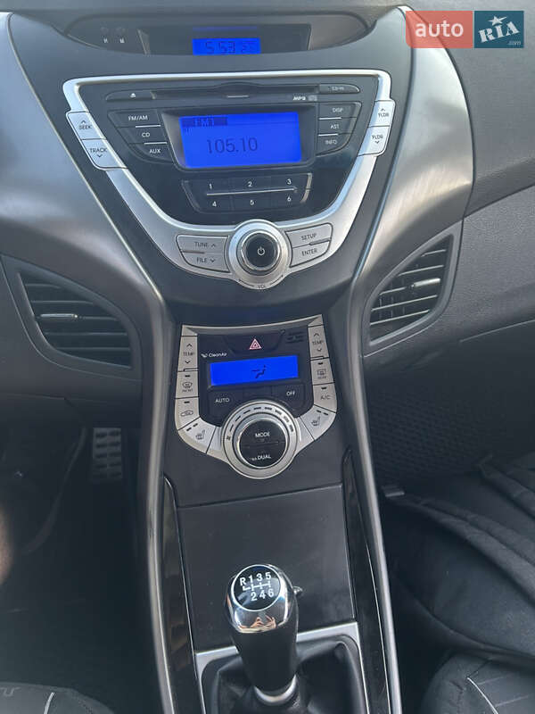 Седан Hyundai Elantra 2012 в Николаеве