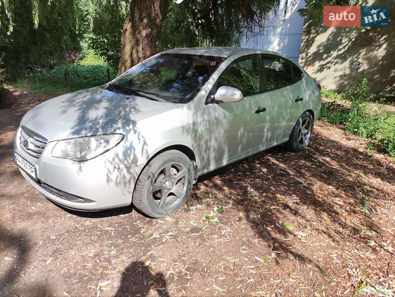 Седан Hyundai Elantra 2010 в Ужгороде
