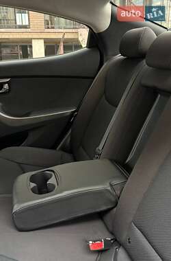 Седан Hyundai Elantra 2012 в 