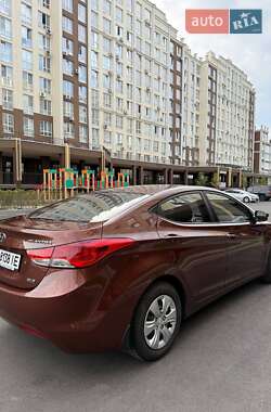 Седан Hyundai Elantra 2012 в 