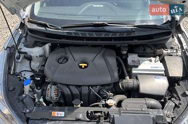 Седан Hyundai Elantra 2012 в 
