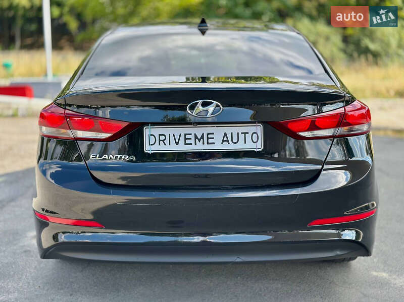 Седан Hyundai Elantra 2016 в Днепре