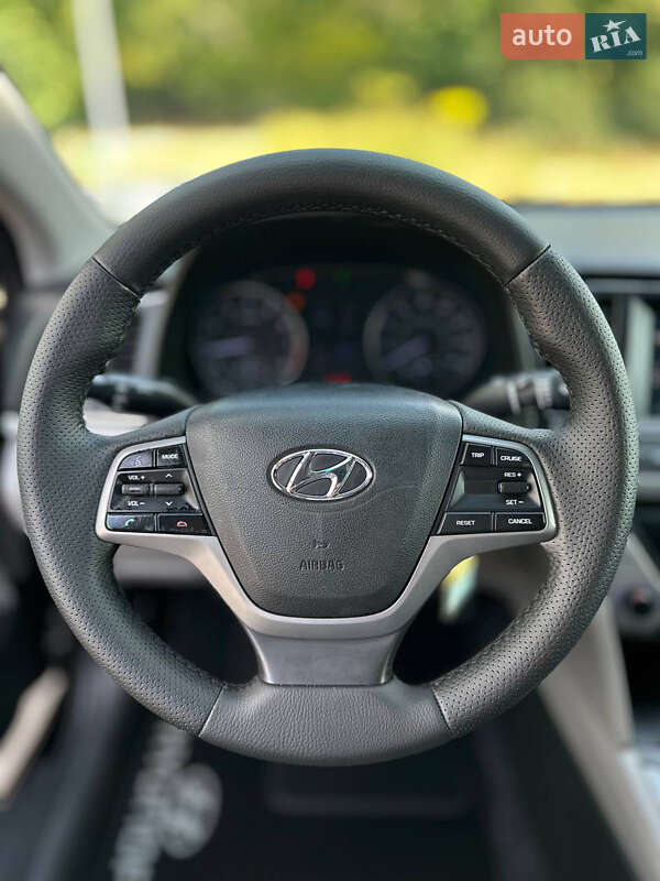 Седан Hyundai Elantra 2016 в Днепре