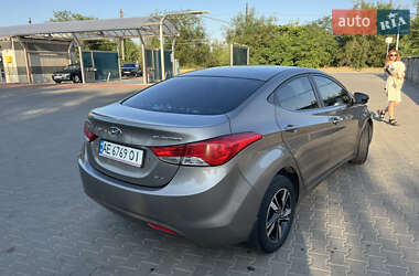 Седан Hyundai Elantra 2011 в 