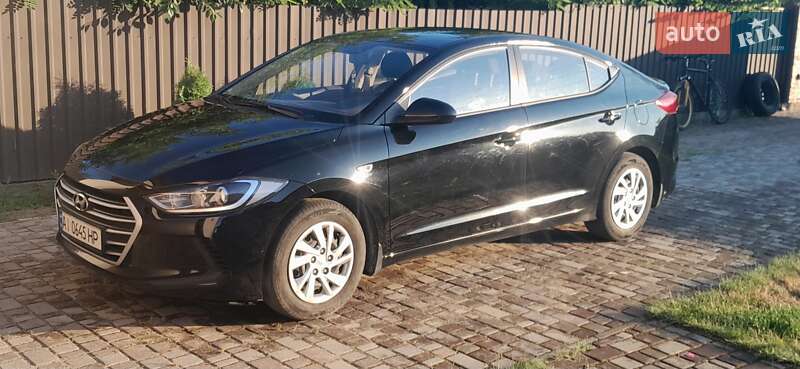 Седан Hyundai Elantra 2018 в Дымере