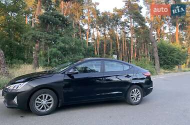 Седан Hyundai Elantra 2019 в Киеве