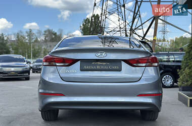 Седан Hyundai Elantra 2017 в 