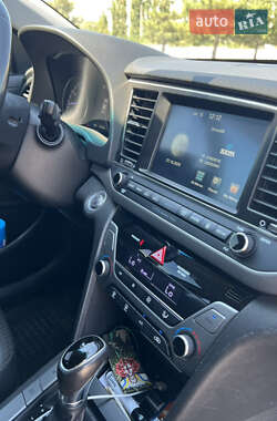 Седан Hyundai Elantra 2016 в 