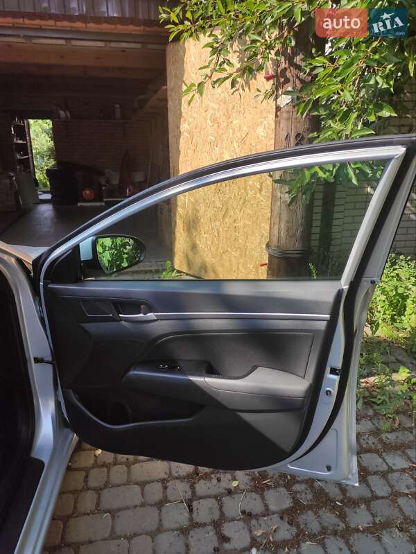 Седан Hyundai Elantra 2019 в Виннице