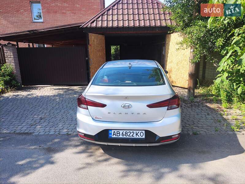 Седан Hyundai Elantra 2019 в Виннице