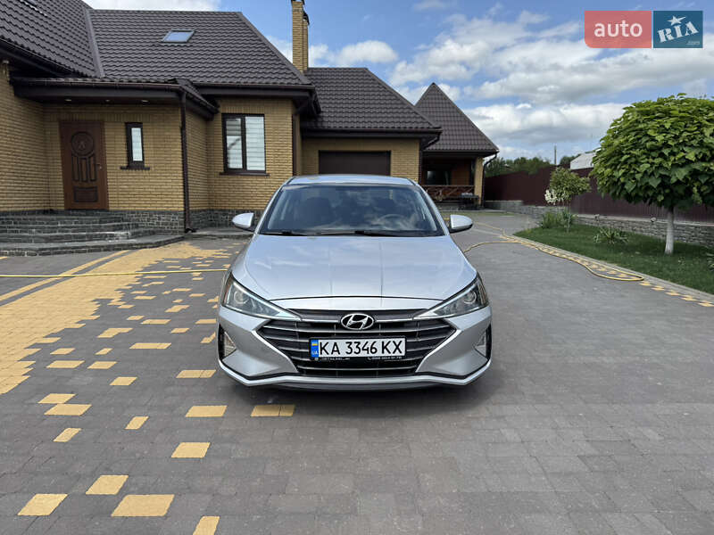 Седан Hyundai Elantra 2018 в Киеве