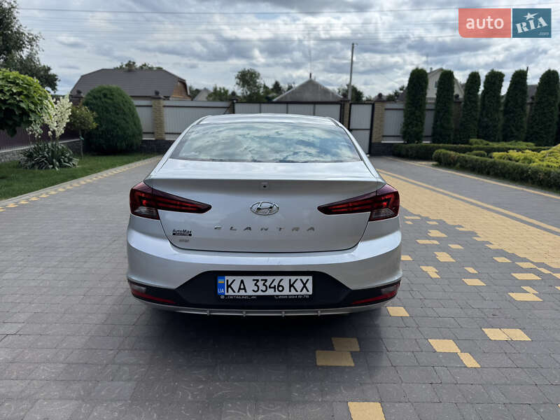 Седан Hyundai Elantra 2018 в Киеве